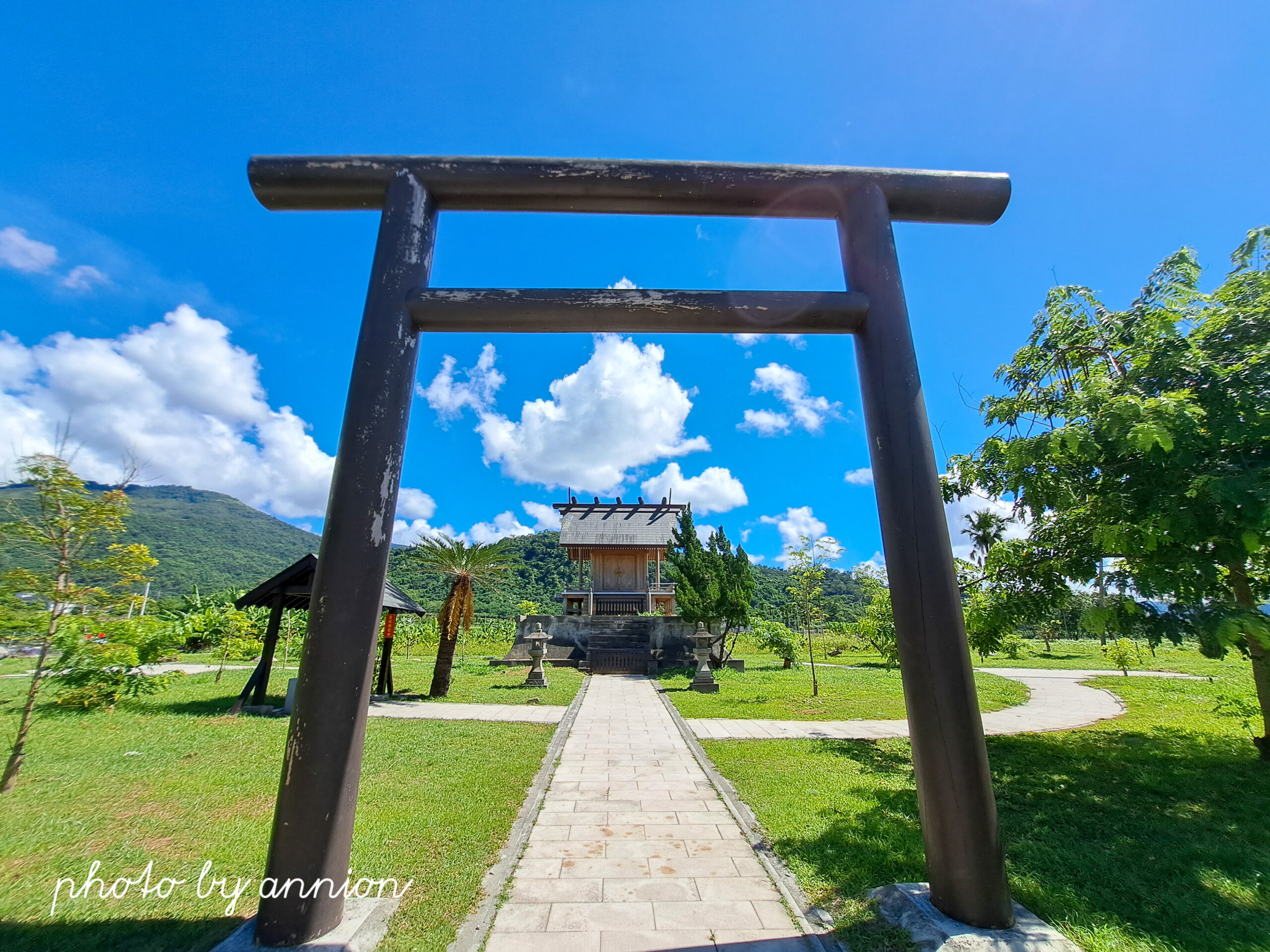 台東景點：鹿野神社日本神社，鳥居與洗手社標誌日式傳統