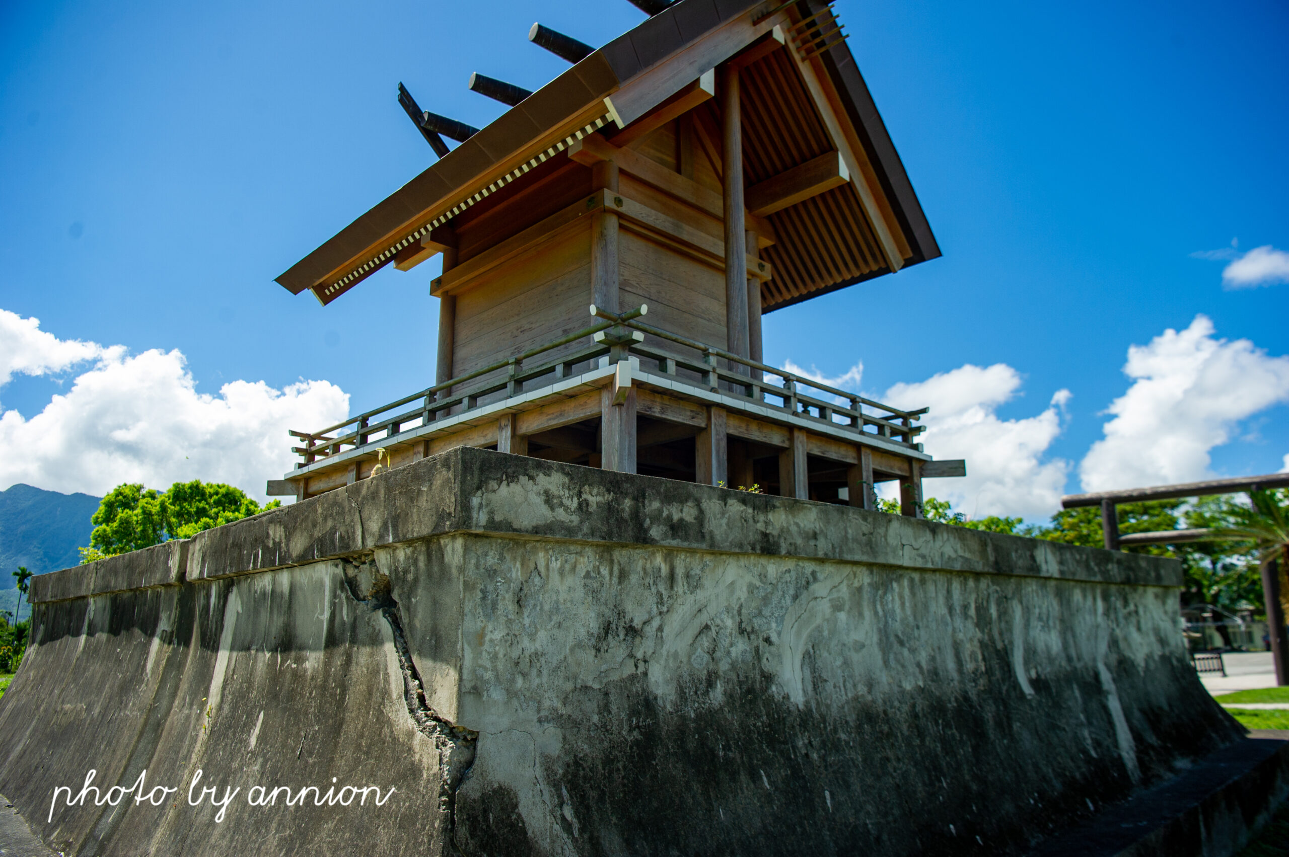 台東景點：鹿野神社日本神社，鳥居與洗手社標誌日式傳統